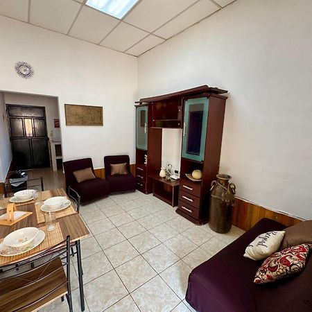 Hostal Inn 1 Флорес Экстерьер фото