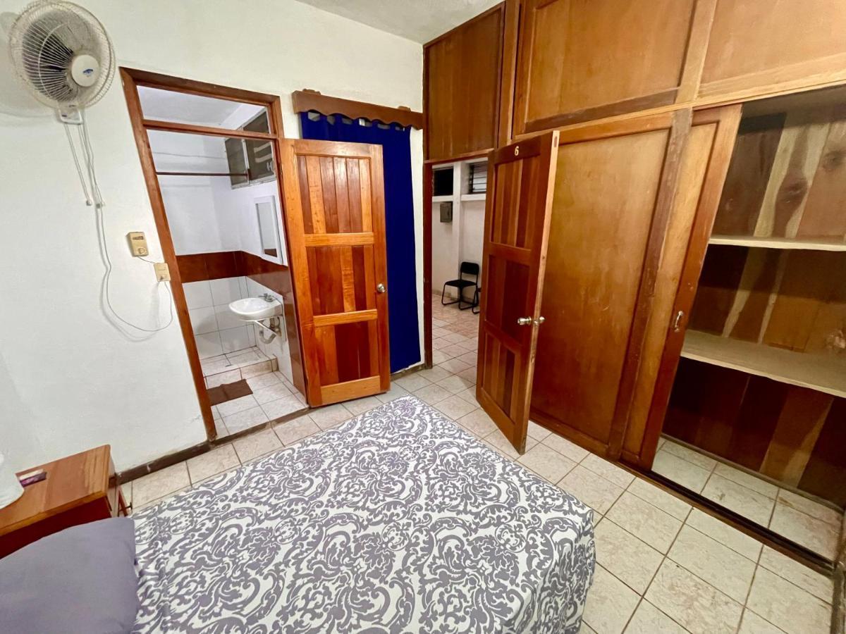 Hostal Inn 1 Флорес Экстерьер фото
