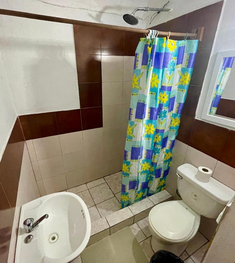 Hostal Inn 1 Флорес Экстерьер фото