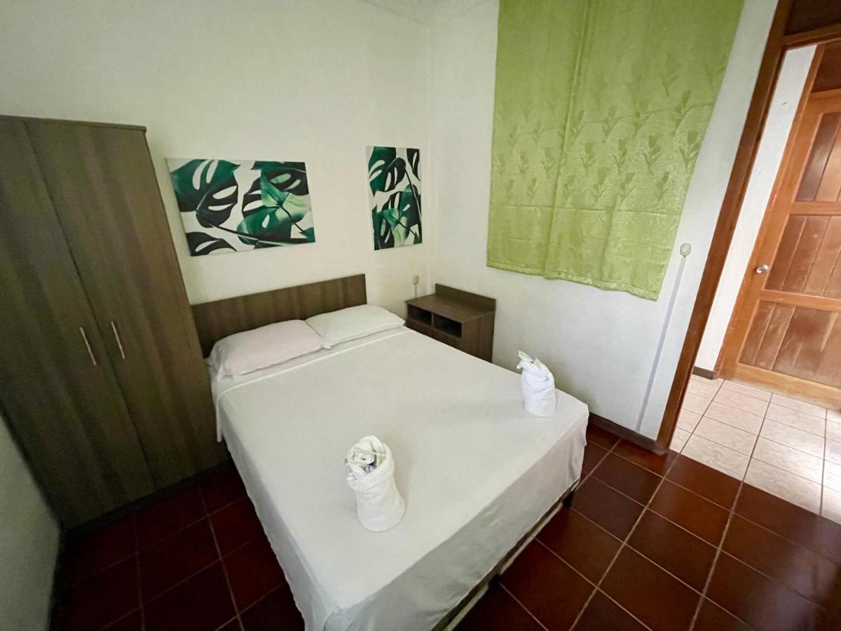 Hostal Inn 1 Флорес Экстерьер фото