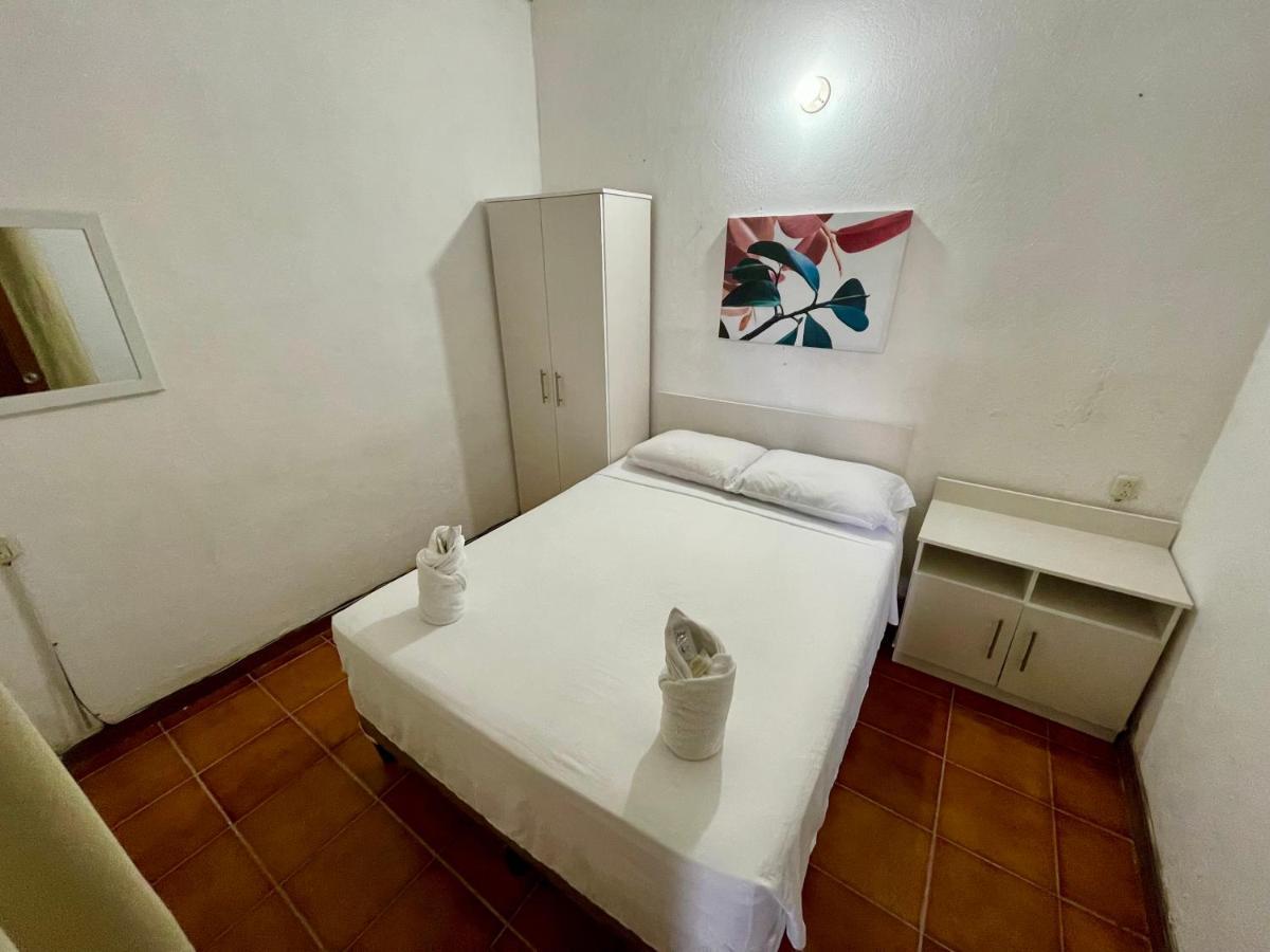 Hostal Inn 1 Флорес Экстерьер фото