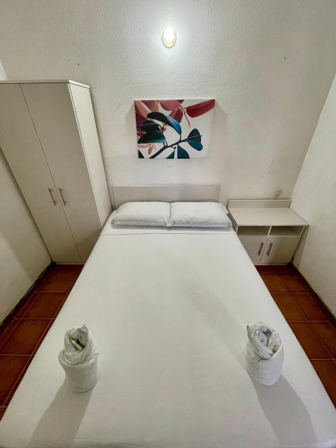 Hostal Inn 1 Флорес Экстерьер фото