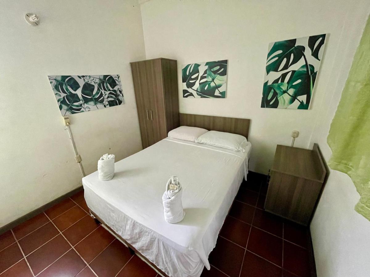 Hostal Inn 1 Флорес Экстерьер фото