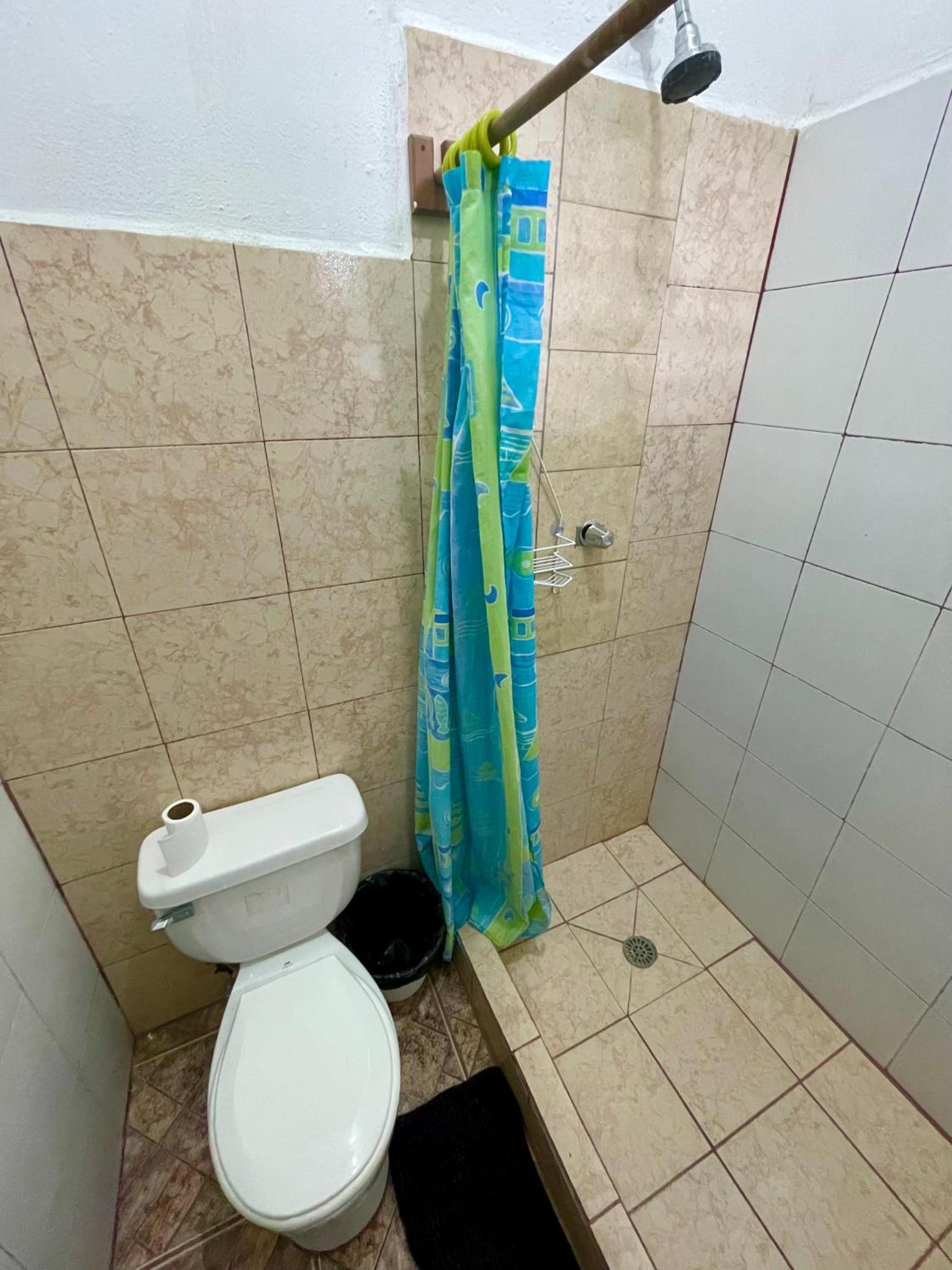 Hostal Inn 1 Флорес Номер фото