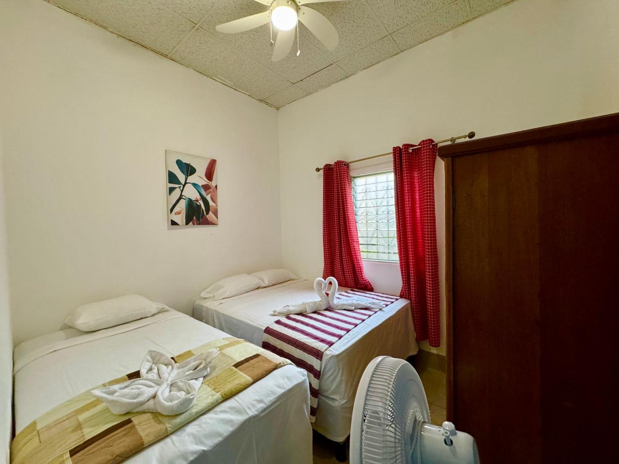 Hostal Inn 1 Флорес Экстерьер фото