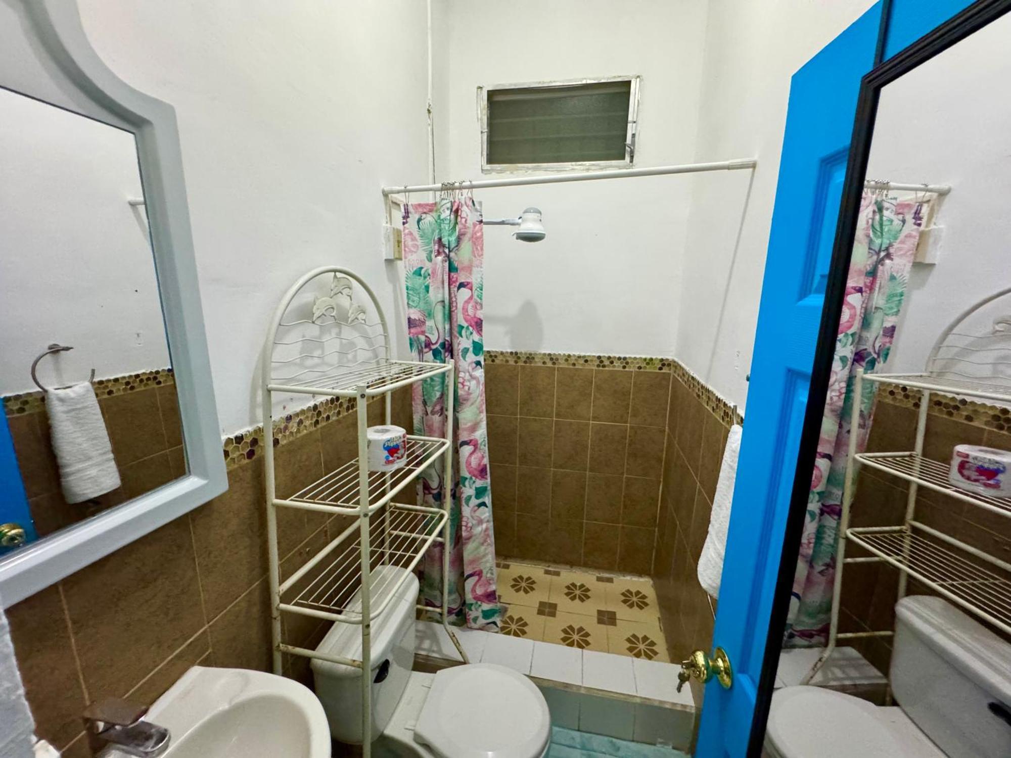 Hostal Inn 1 Флорес Экстерьер фото